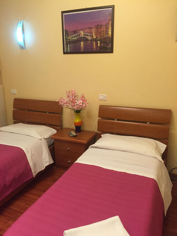 Zhihua Guest House روما المظهر الخارجي الصورة