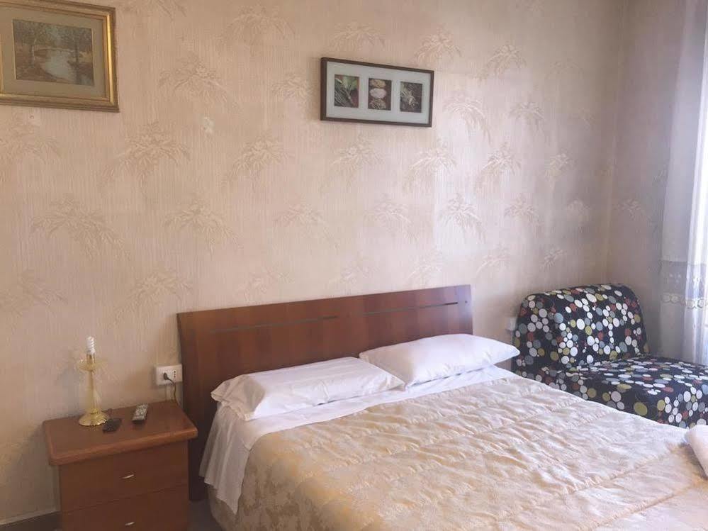 Zhihua Guest House روما المظهر الخارجي الصورة