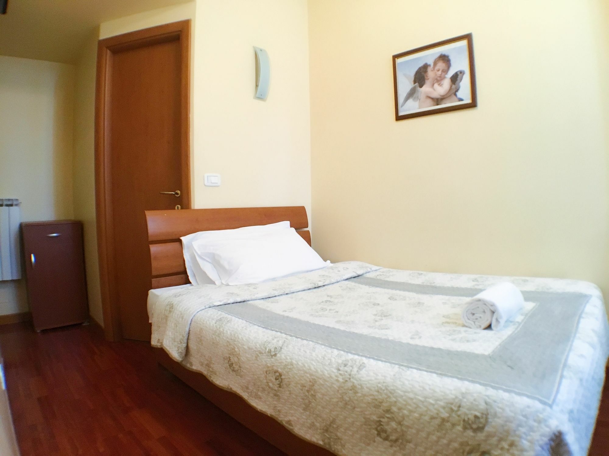Zhihua Guest House روما المظهر الخارجي الصورة