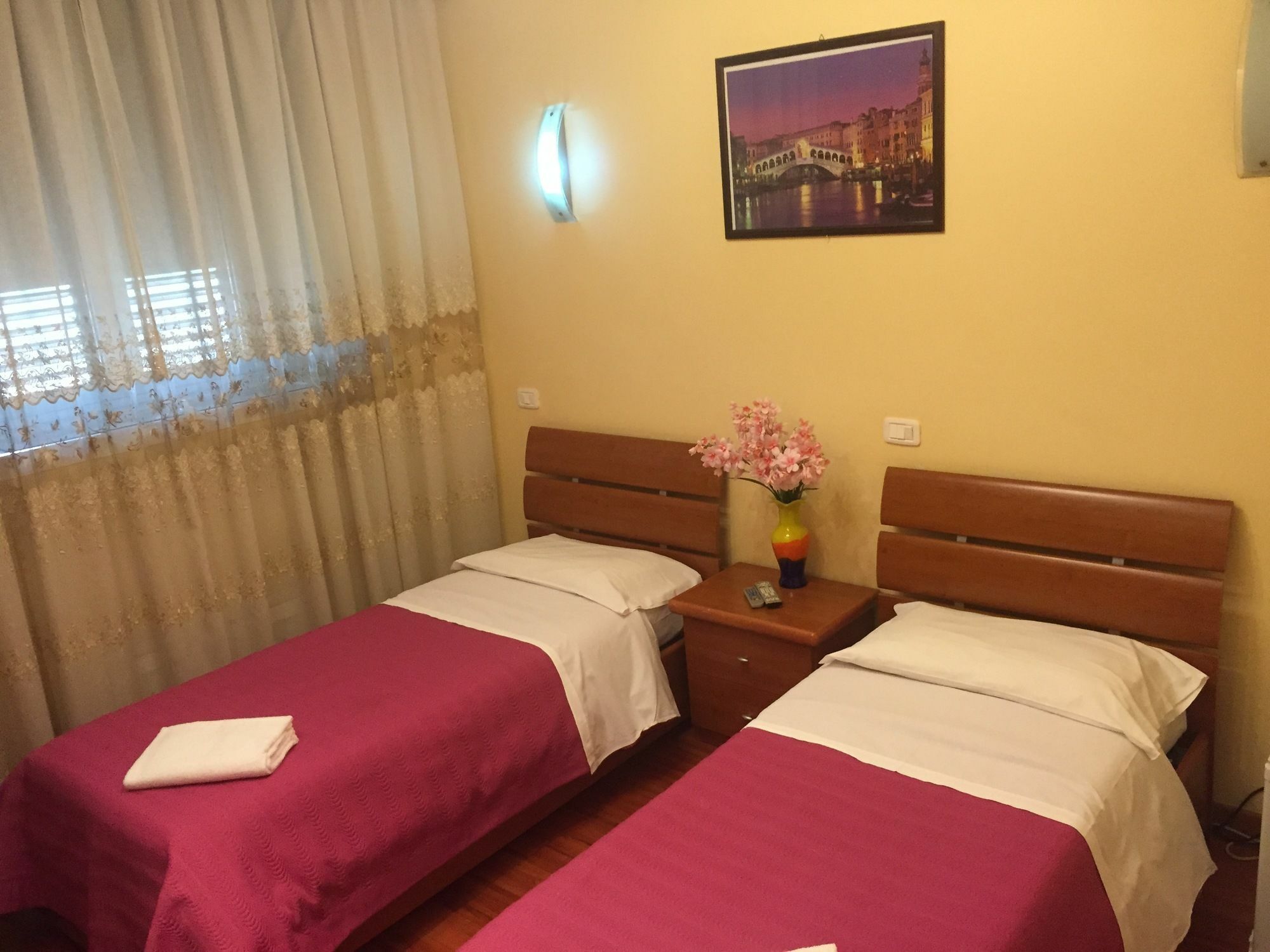 Zhihua Guest House روما المظهر الخارجي الصورة